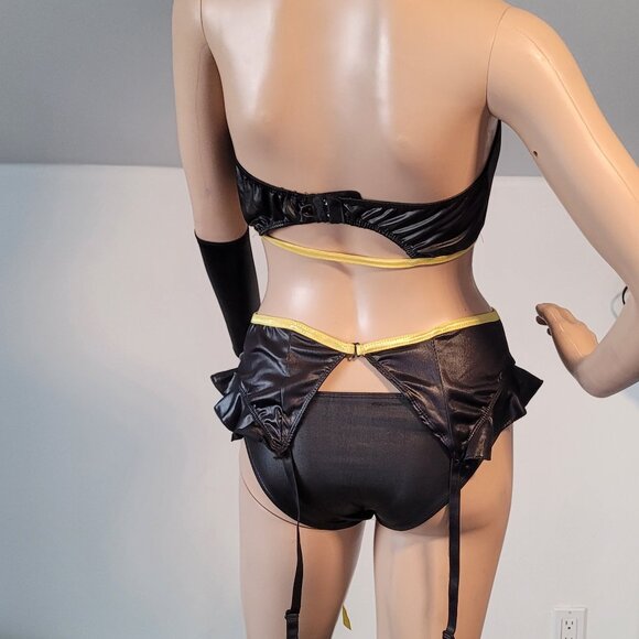 Ladies Sexy Batwoman/Batman 6 Piece Costume Fits Small/Medium FAN2-005453 - Picture 7 of 7